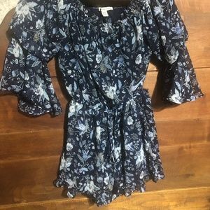 Frilly Romper dress with shorts fits like a medium so cute